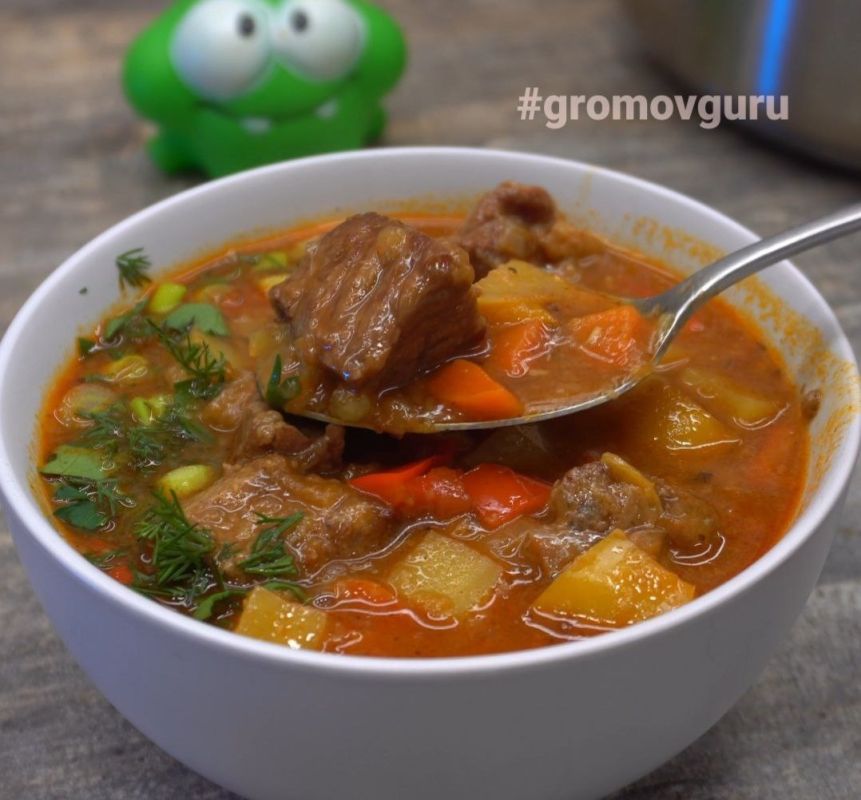 Гуляш с тестом: идеальное сочетание уюта и насыщенности