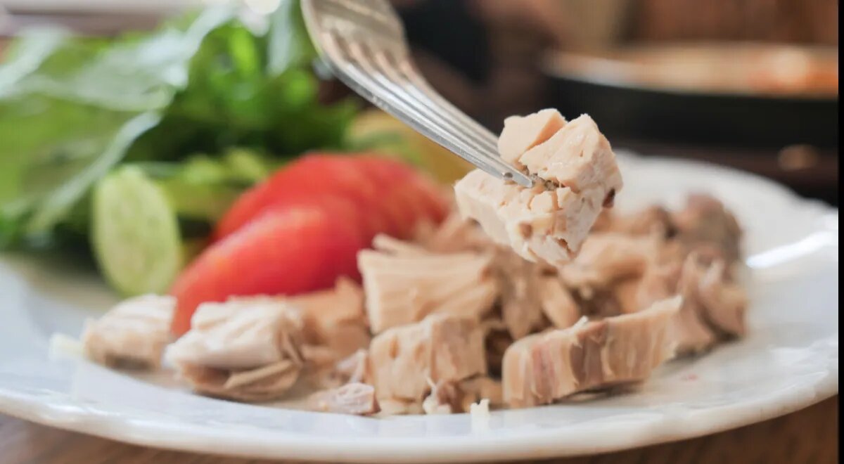 Упорное меню из курицы может тревожить живот: нюансы суточного лимита