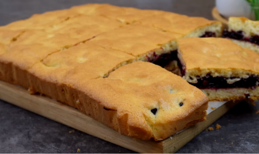 Нежный бисквит с ягодной начинкой, который покорит ваши вкусовые рецепторы