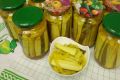 Вкусные заготовки на зиму: огурцы и кабачки в банках