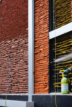 Как выбрать средство для очистки фасадов: советы и рекомендации