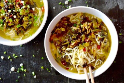 Суп с лапшой и свининой: быстро и вкусно на каждый день