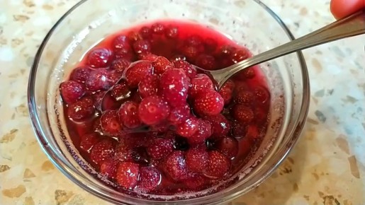 Неповторимое варенье из луговой клубники за пятиминутку