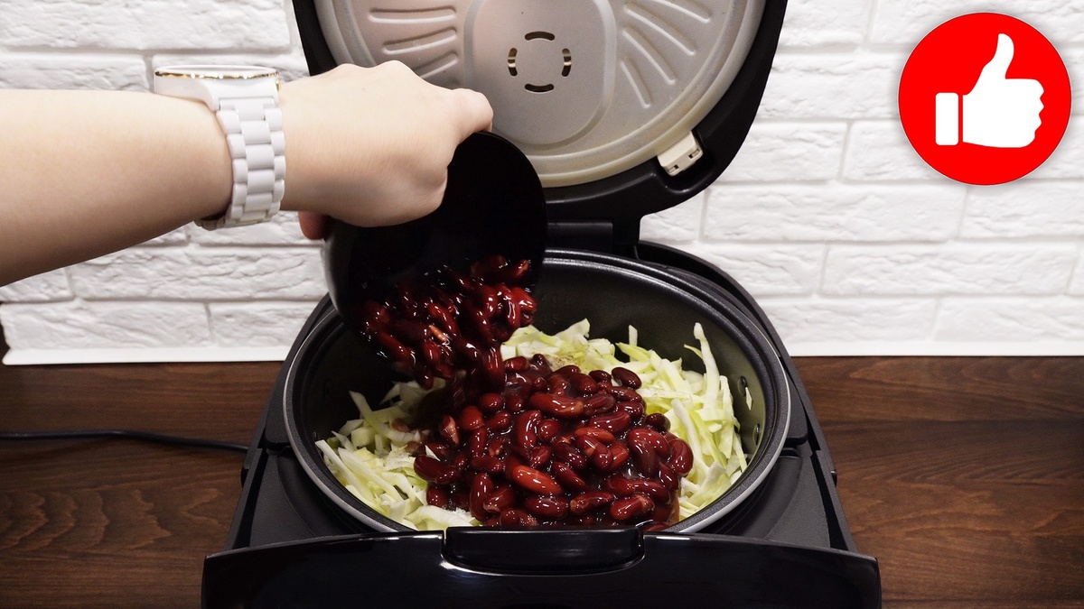 Легкий и вкусный обед: тушеная капуста с фасолью в мультиварке
