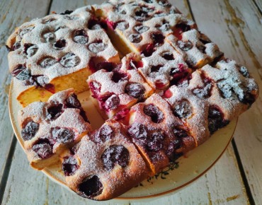 Вкусный бездрожжевой пирог с ягодами для каждого сезона