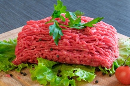 Котлеты в духовке с овощной подложкой: простой рецепт для всей семьи