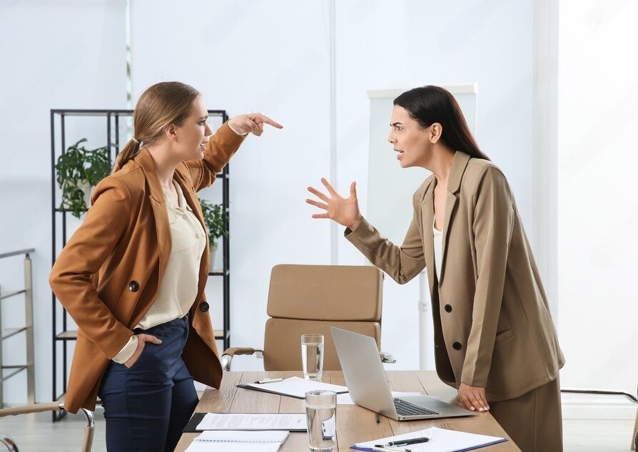 Как избежать токсичных коллег и наладить атмосферу на работе