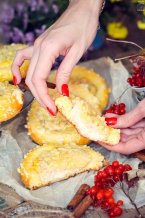 Ватрушки с творогом и фруктами: как приготовить кулинарный шедевр