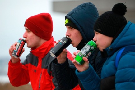 Энергетические напитки больше не продаются рядом со школами и на фестивалях