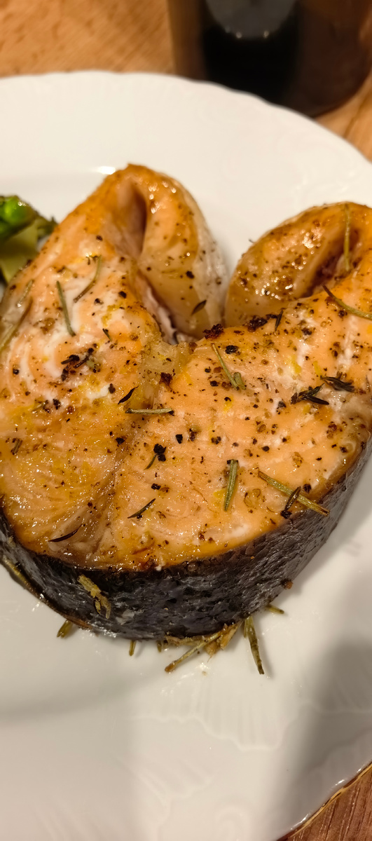 Стейк лосося с розмарином