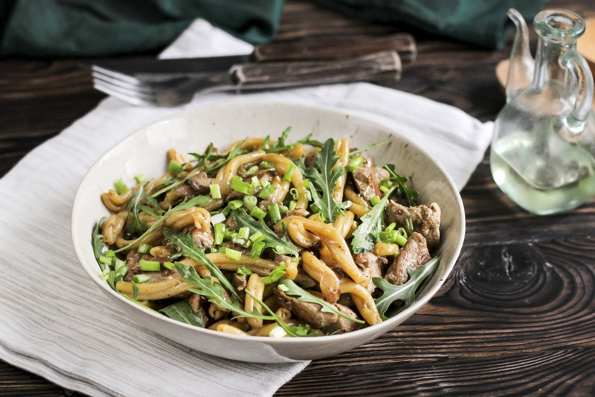 Паста казаречче: незабываемый вкус свинины и вешенок в соусе Песто