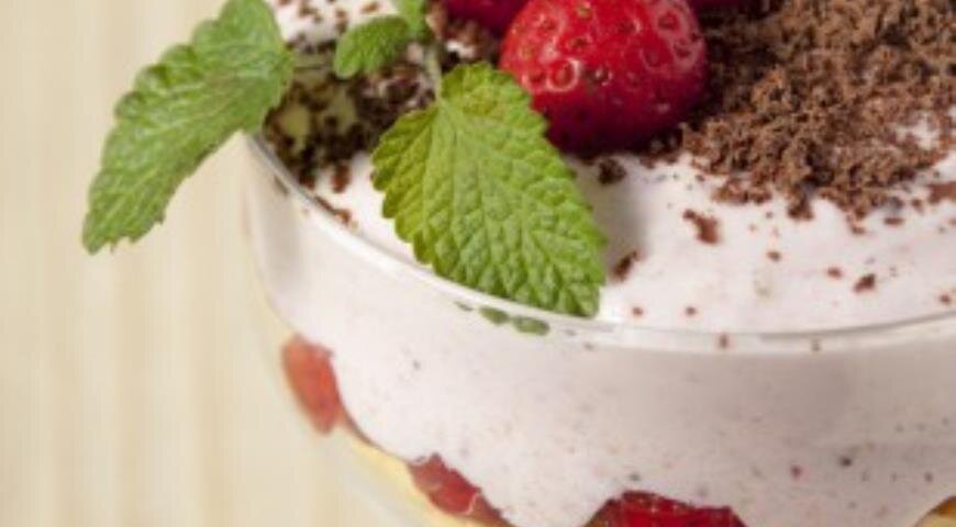 Легкий и полезный клубничный десерт: как удивить вкусом и заботой о фигуре