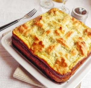 Вдохновение осени: сытный творожный пирог с курицей и сметаной