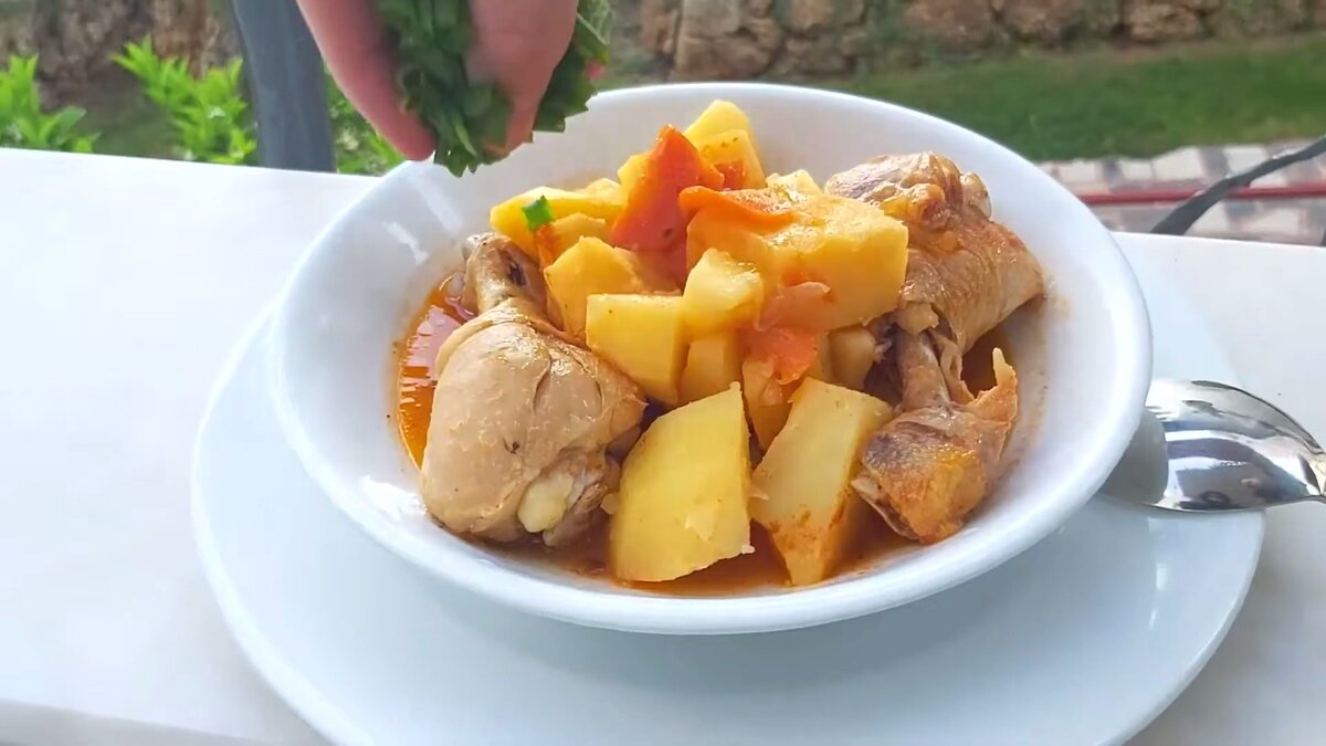 Идеальный домашний ужин: тушеная картошка с курицей