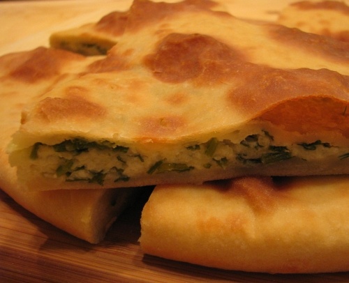 Вкусный пирог с сыром и зеленью за полчаса