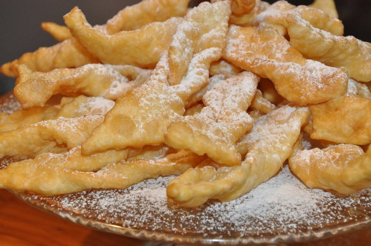 Хворост на кефире: как приготовить идеальную сладкую выпечку