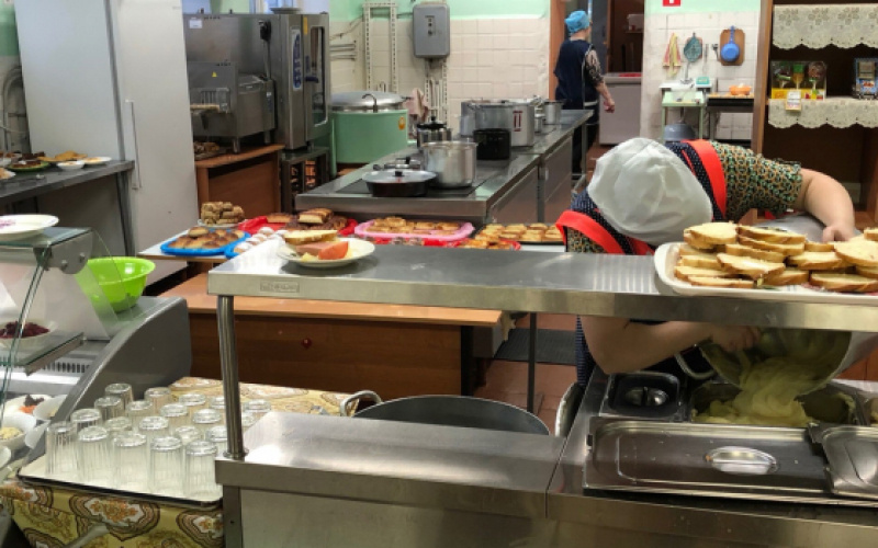 Школьное меню обновят: новые рецепты без лишнего сахара