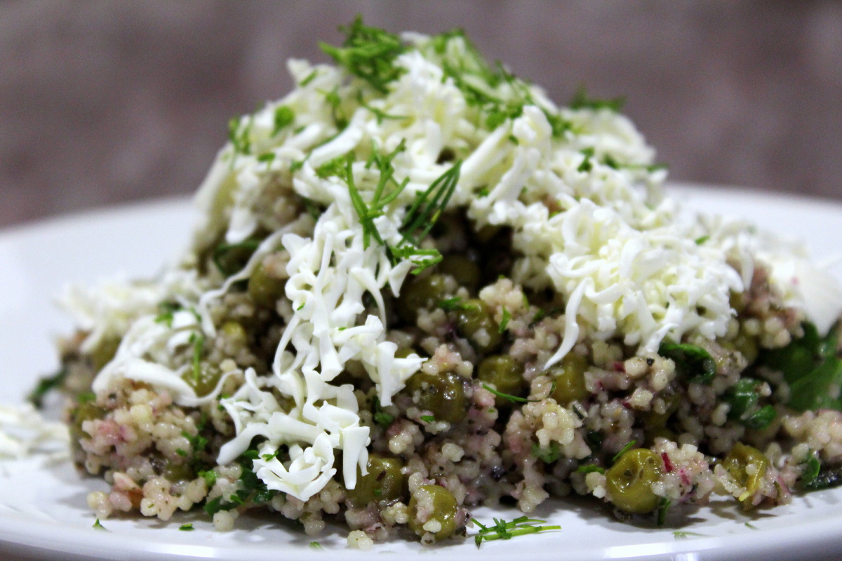 Салат из кускуса с зеленым горошком