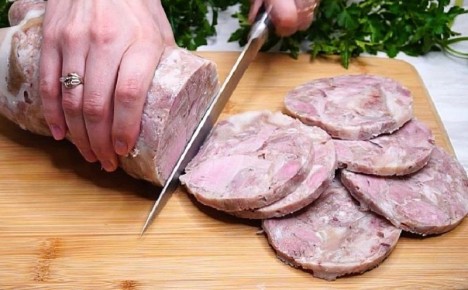 Как приготовить домашнюю колбасу из свиной рульки: секреты и тонкости