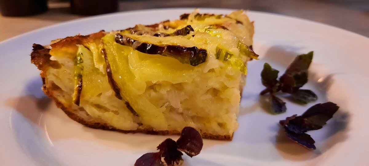 Попробуйте неиз Resistible тосканский пирог 'Скарпача'