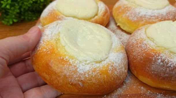 Уютный вкус домашней выпечки: секрет мягких ватрушек с творогом
