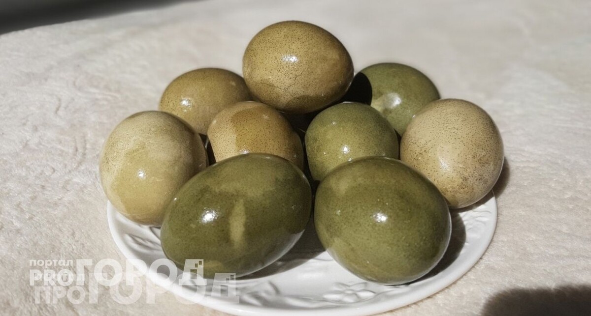 Натуральные методы окрашивания пасхальных яиц: эффект фрески и оникса