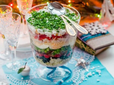 Салат с маслинами и грибами