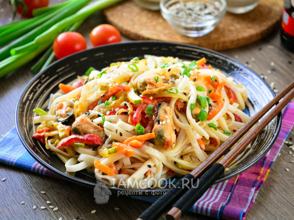 Вкус удона: 5 быстрых рецептов японской лапши для каждой кухни