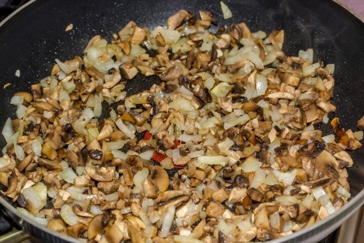 Волованы с грибами и беконом: незабываемая закуска для вашего стола