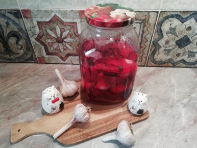 Не дайте чесноку пропасть: легкий способ его маринования