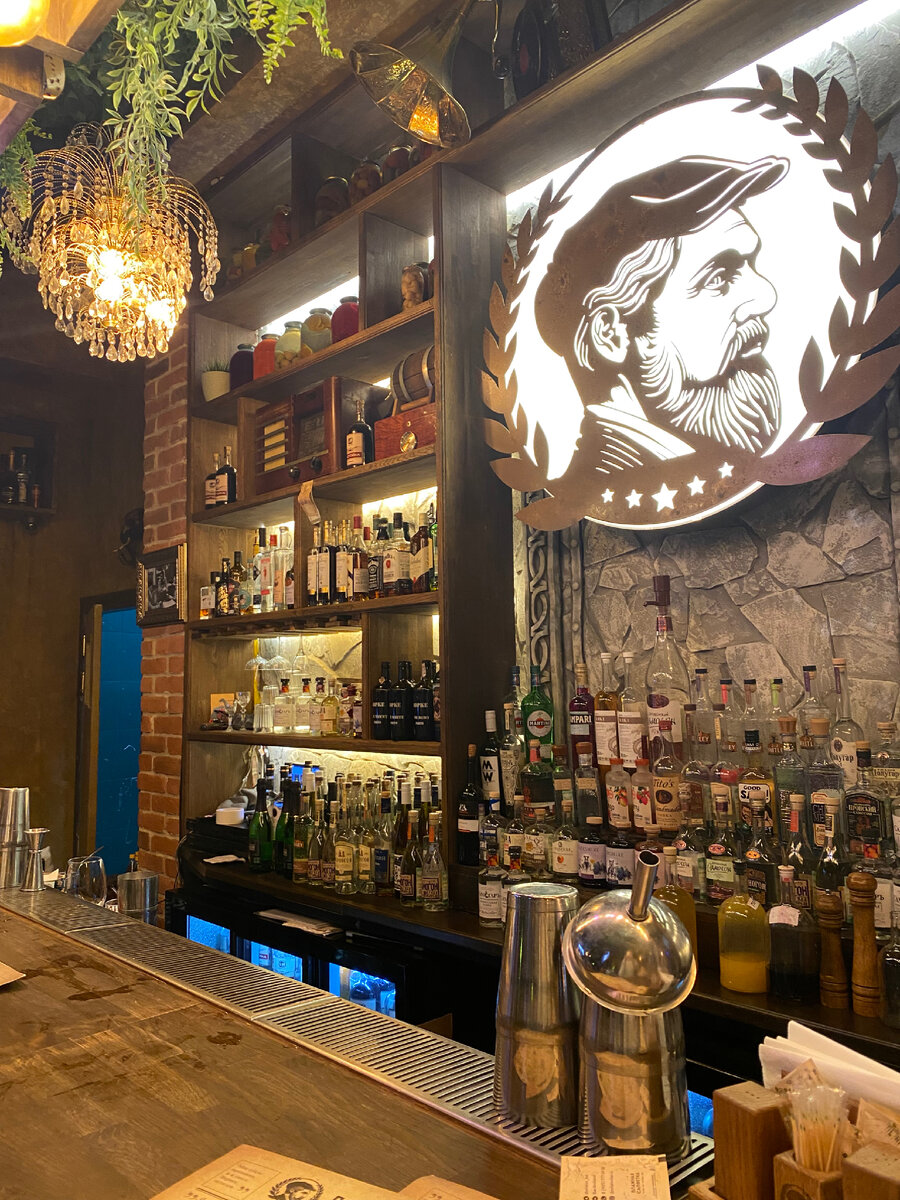 Ностальгия по Советскому Союзу: как бар Довлатов заново открывает классические закуски