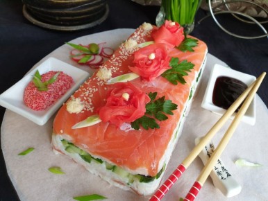 Необычное кулинарное наслаждение: попробуйте суши-торт