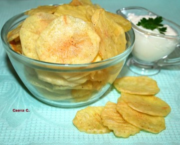 Приготовьте хрустящие картофельные чипсы всего за 5 минут в микроволновке