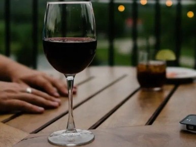 Вино и личный опыт важнее рейтингов: как слышать речь бутылки