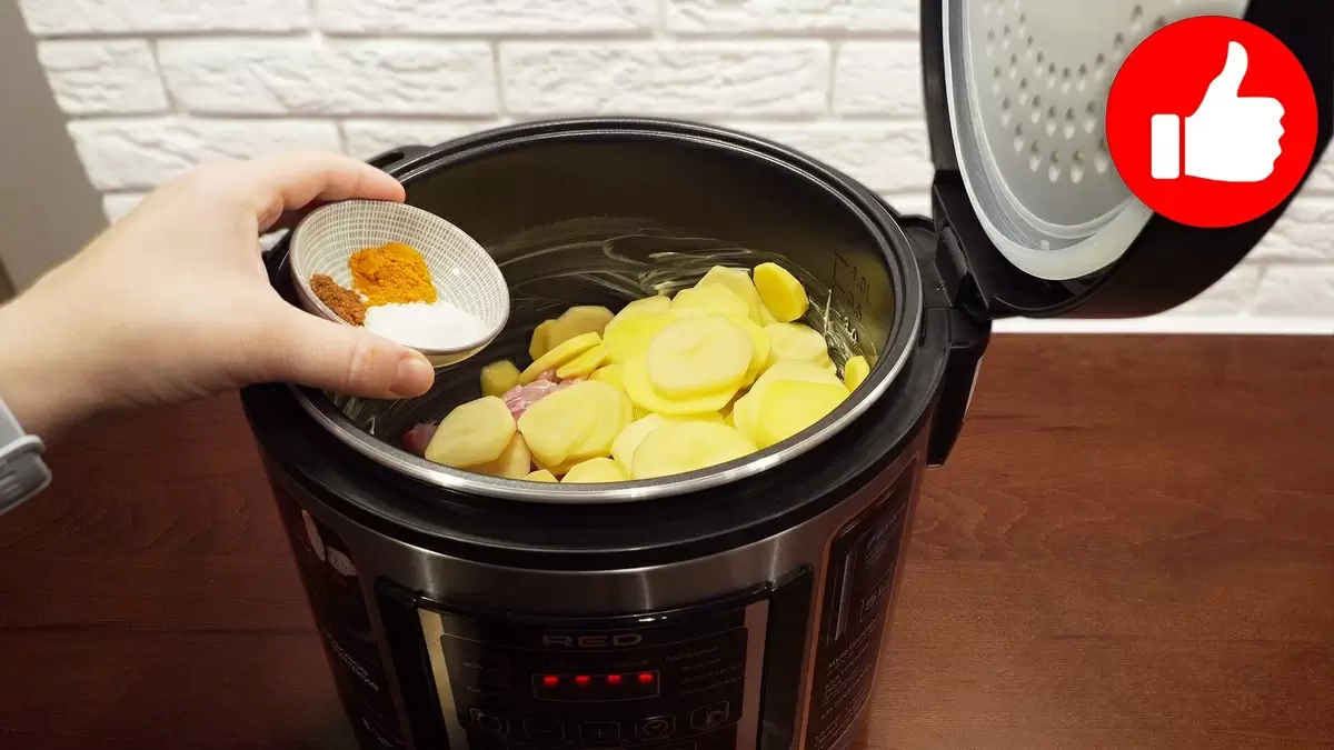 Курица с картошкой и луком: легкий рецепт для мультиварки