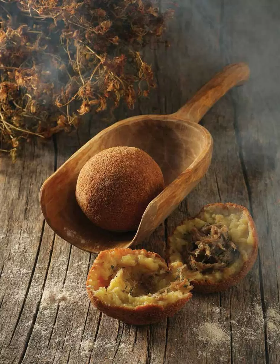 Вкусный картофельный колобок с копченым гусем, который вернет в детство