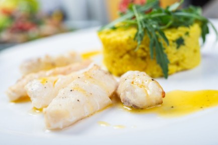 Легкое и изысканное блюдо: кускус с запеченным сомом в фольге