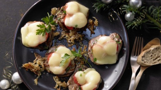 Насладитесь раклетом: изысканное блюдо из телятины с освежающими помидорами