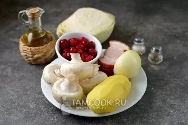 Клюква и бекон в сочетании с картошкой создают уникальное блюдо, которое покоряет сердца