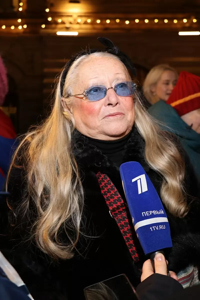 Татьяна Михалкова впервые представила правнучку и внуков на катке Красной площади