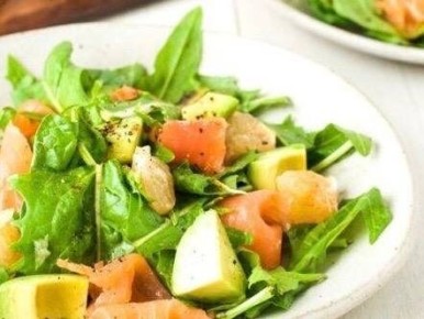 Салат с копченым лососем и грейпфрутом в тарталетках Baker House