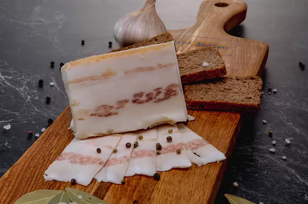 Сало: мифы и факты о полезностях украинского деликатеса