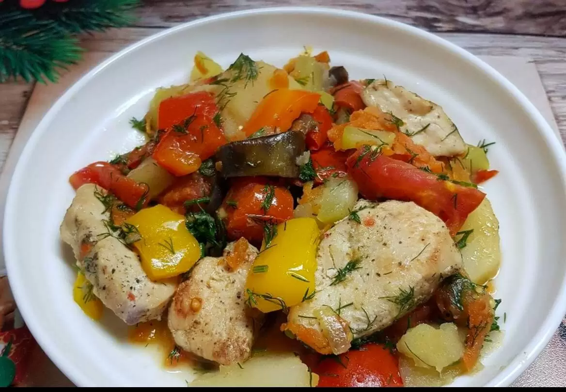 Нежное овощное рагу с курицей: рецепт на каждый день