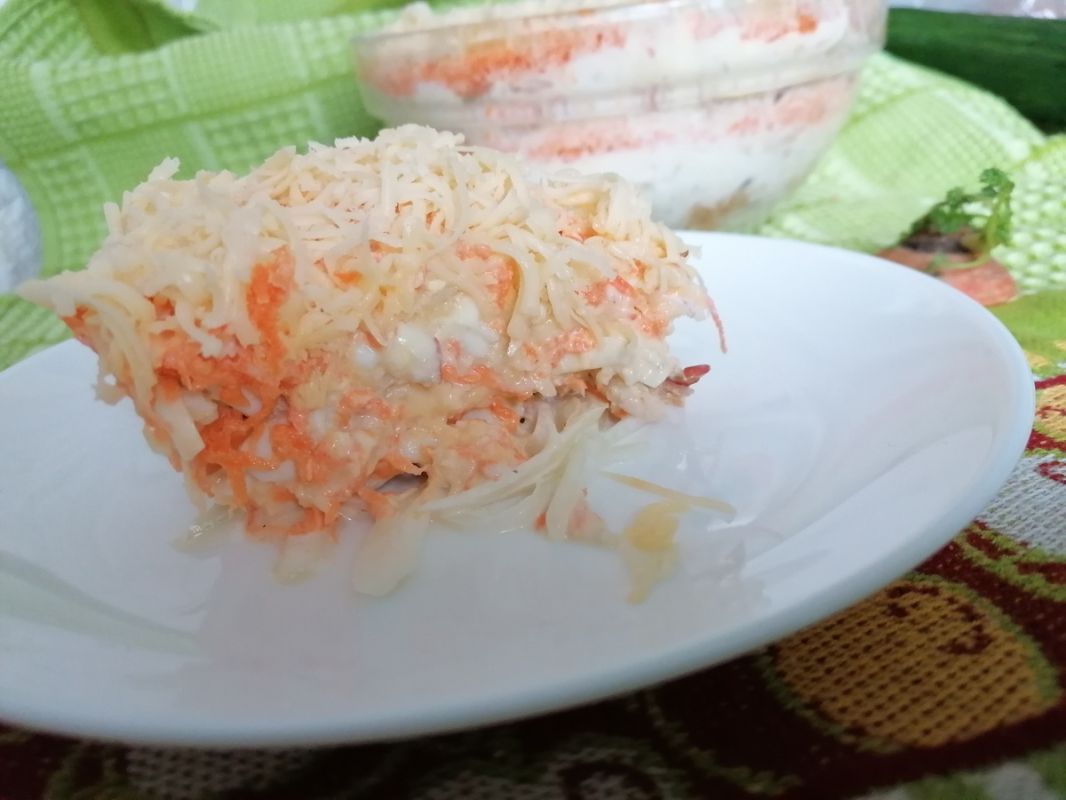 Легкий и полезный салат с яблоком и морковью