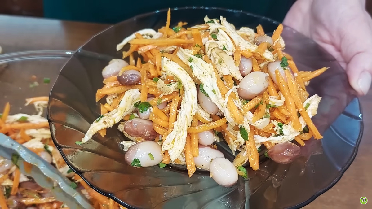 Сытный салат с курицей и фасолью: легкий рецепт для вечернего ужина