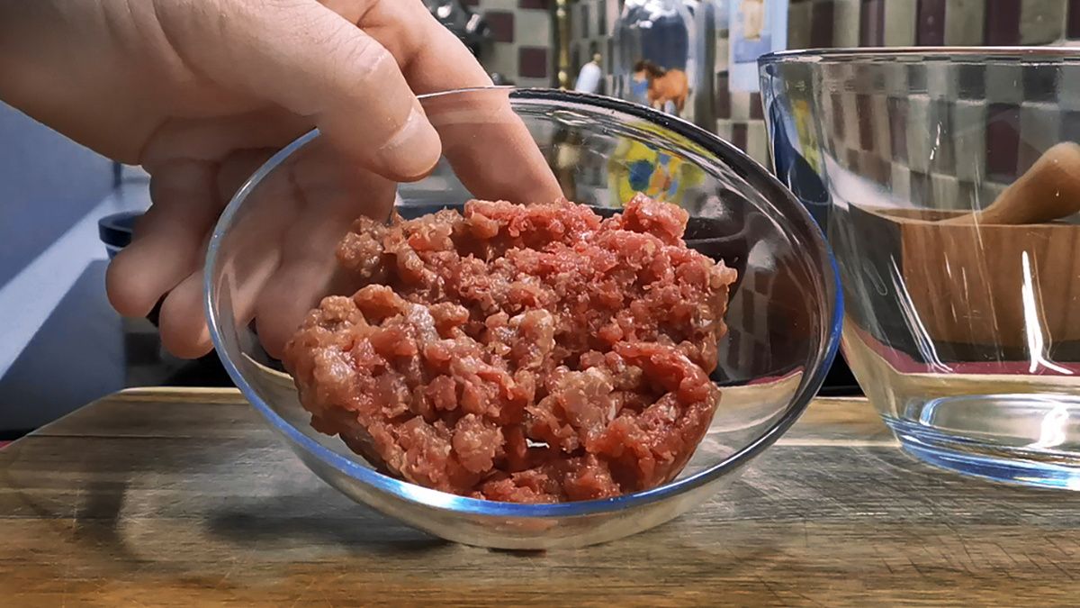 Преобразите привычный фарш: два бюджетных и вкусных рецепта на каждый день