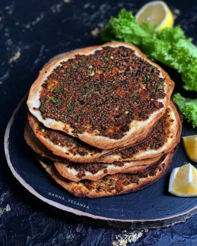 Лахмаджун: вкусная традиция с современным акцентом
