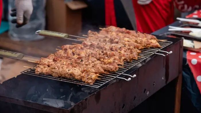 Эксперт поделился секретами идеального шашлыка и выбором мяса